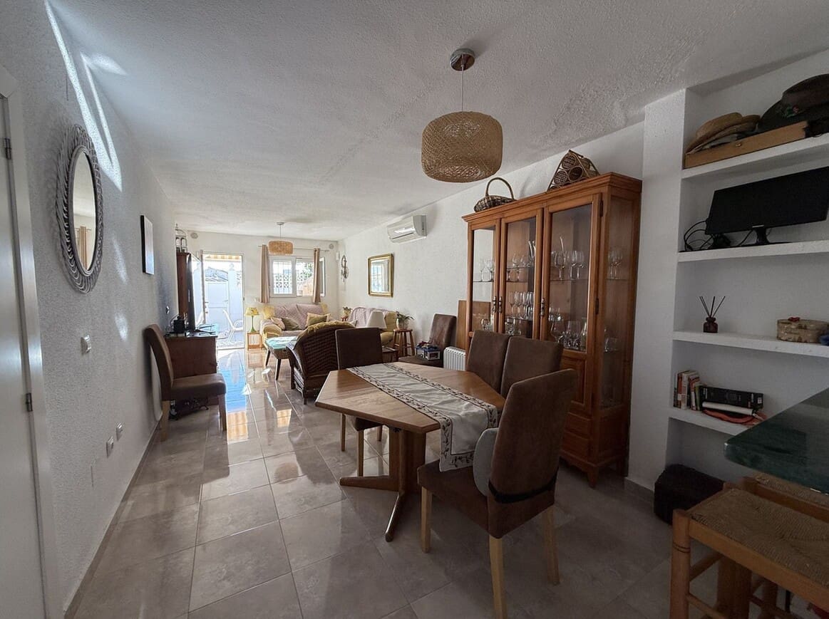 Casa de 2 habitaciones en Torrevieja en venta con piscina - 222.500 € (Ref: 10173445)
