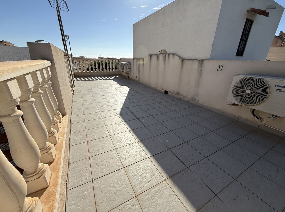 Casa de 2 habitaciones en Torrevieja en venta con piscina - 222.500 € (Ref: 10173445)