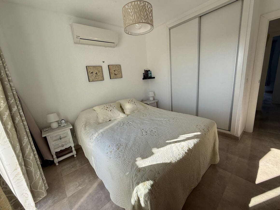 Casa de 2 habitaciones en Torrevieja en venta con piscina - 222.500 € (Ref: 10173445)