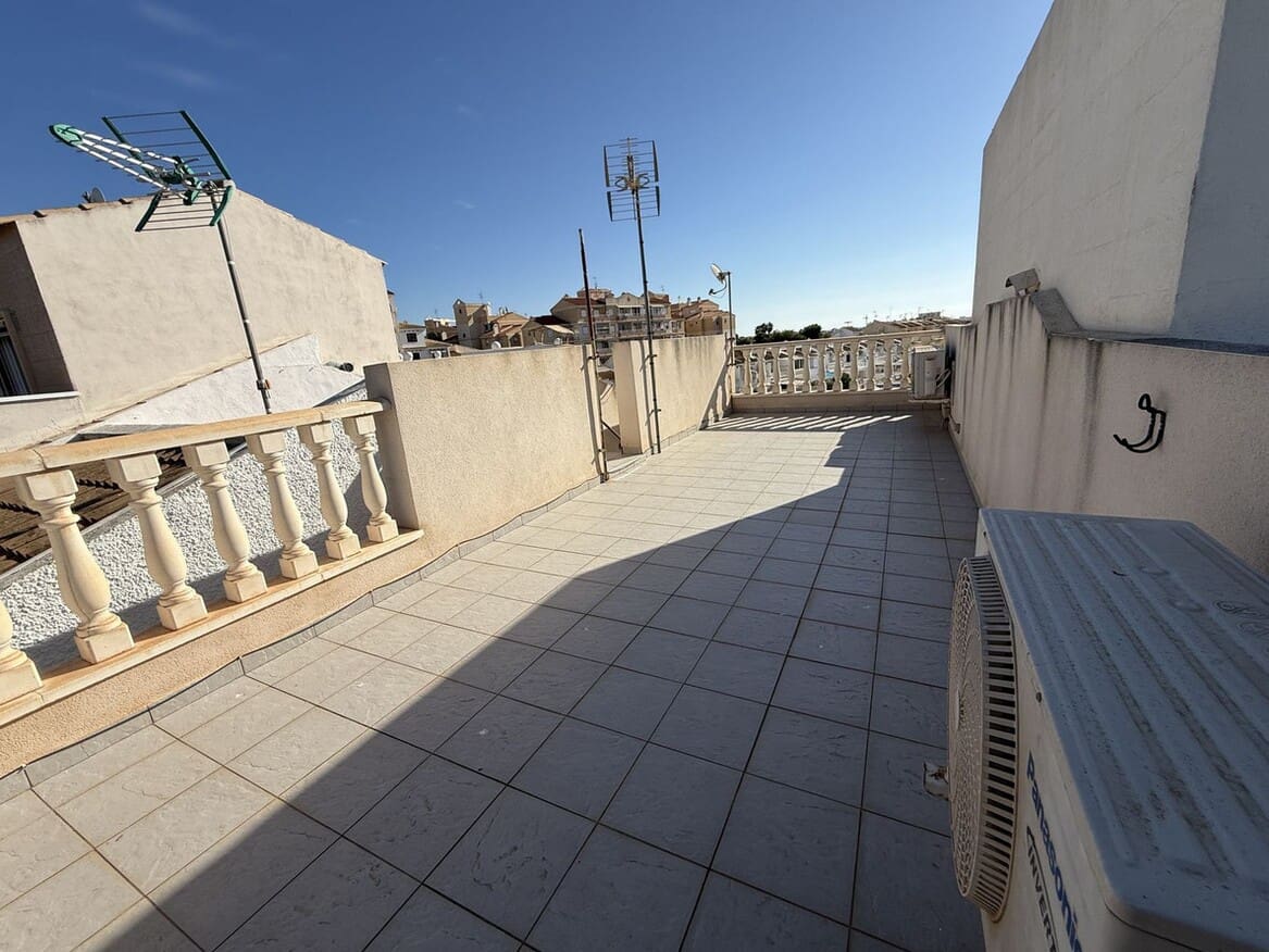Casa de 2 habitaciones en Torrevieja en venta con piscina - 222.500 € (Ref: 10173445)