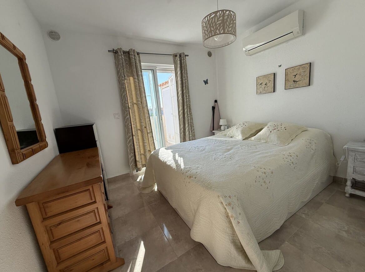 Casa de 2 habitaciones en Torrevieja en venta con piscina - 222.500 € (Ref: 10173445)
