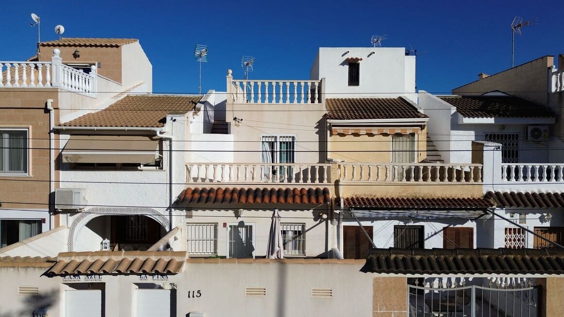 Casa de 2 habitaciones en Torrevieja en venta con piscina - 222.500 € (Ref: 10173445)