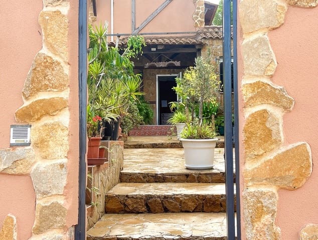 6 bedroom Villa for sale in Jacarilla with pool garage - € 495,000 (Ref: 10173448)