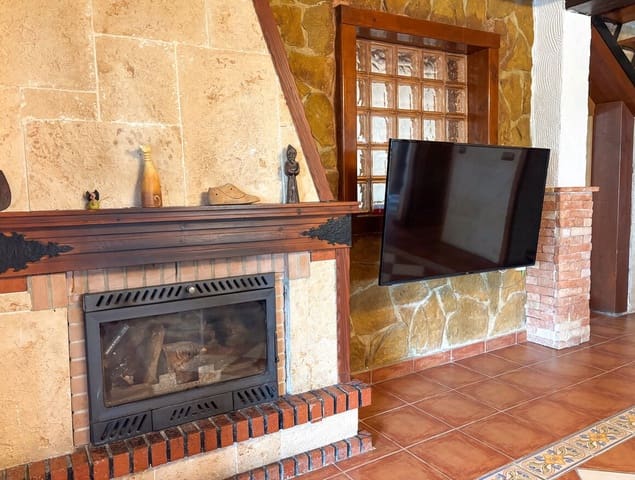 6 bedroom Villa for sale in Jacarilla with pool garage - € 495,000 (Ref: 10173448)