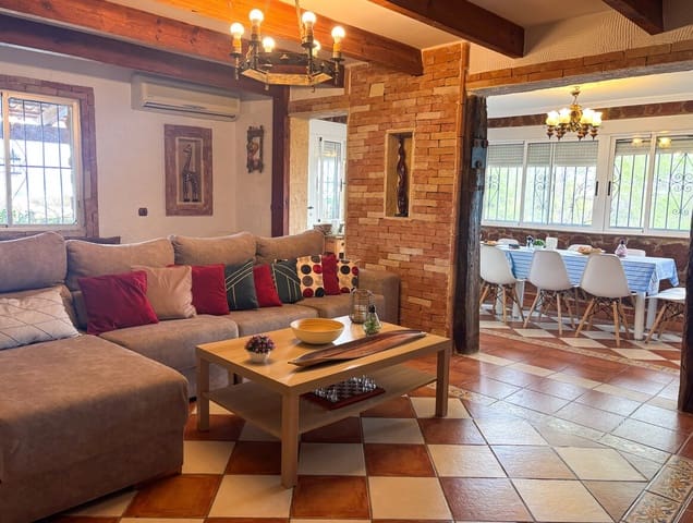 6 bedroom Villa for sale in Jacarilla with pool garage - € 495,000 (Ref: 10173448)