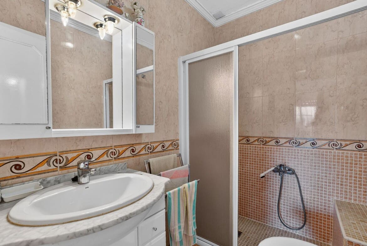 3 soveværelse Byhus til salg i Torrevieja med swimmingpool - € 184.000 (Ref: 10173452)
