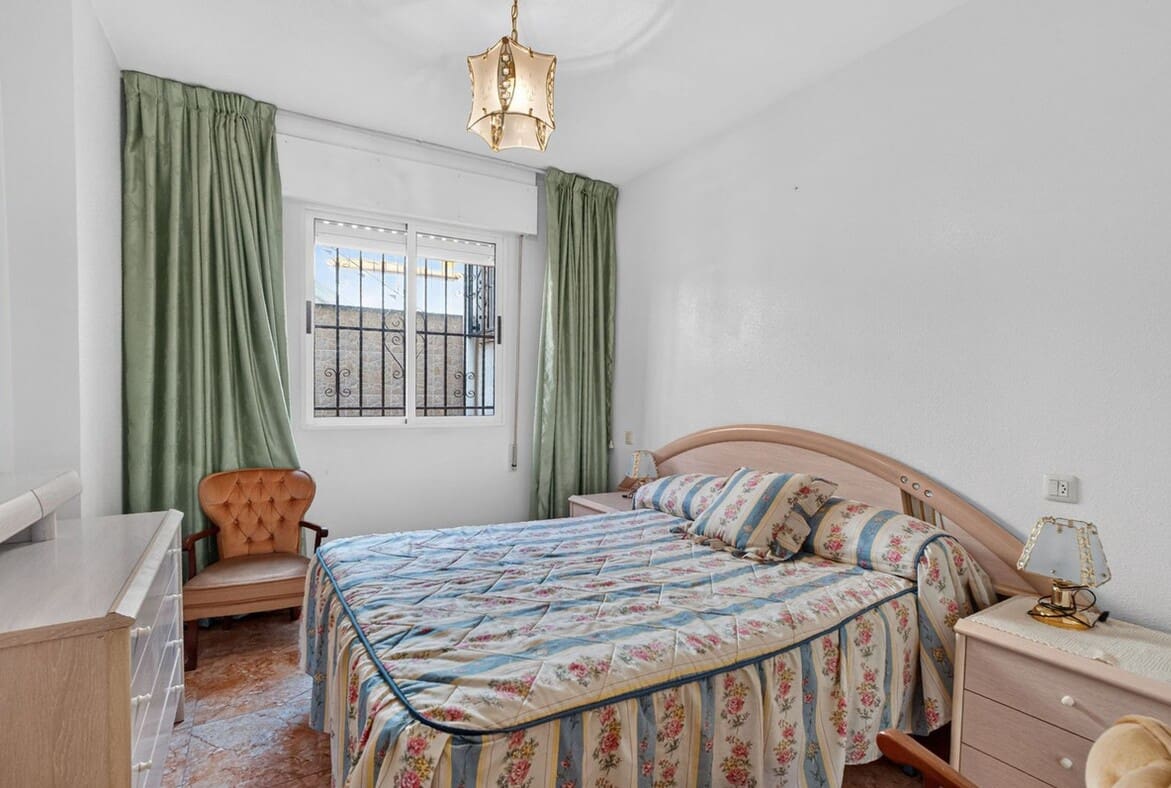 3 soveværelse Byhus til salg i Torrevieja med swimmingpool - € 184.000 (Ref: 10173452)