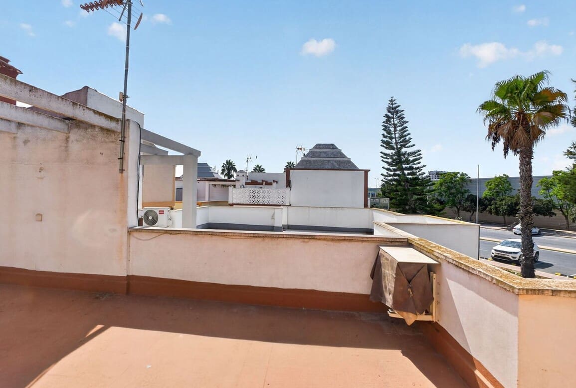 3 soveværelse Byhus til salg i Torrevieja med swimmingpool - € 184.000 (Ref: 10173452)