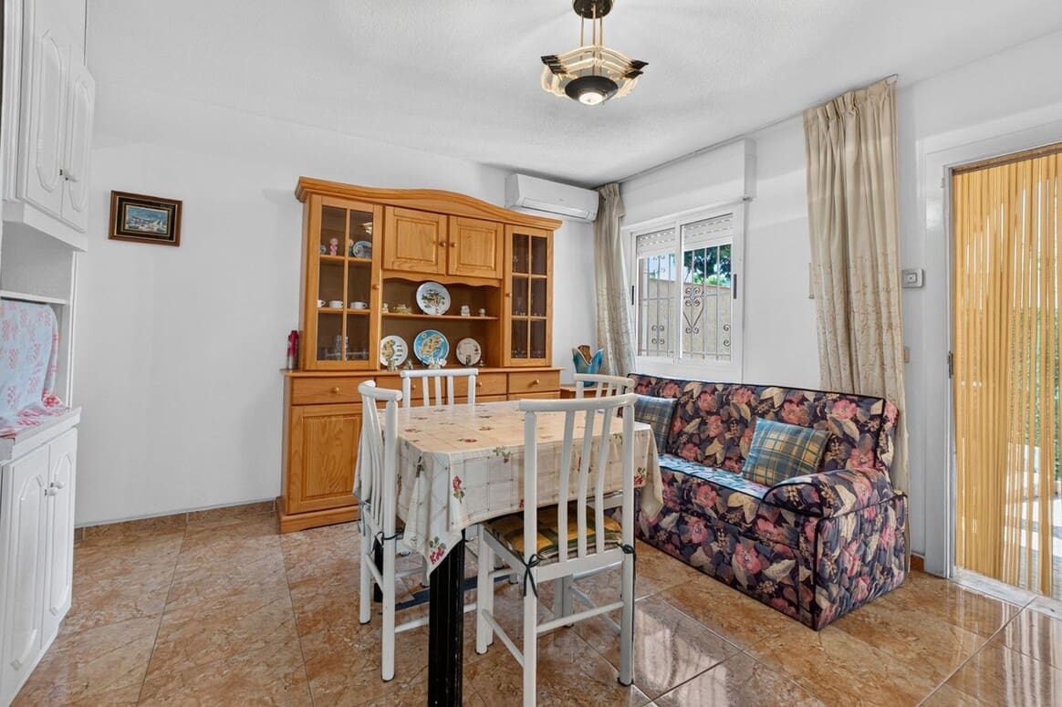3 soveværelse Byhus til salg i Torrevieja med swimmingpool - € 184.000 (Ref: 10173452)