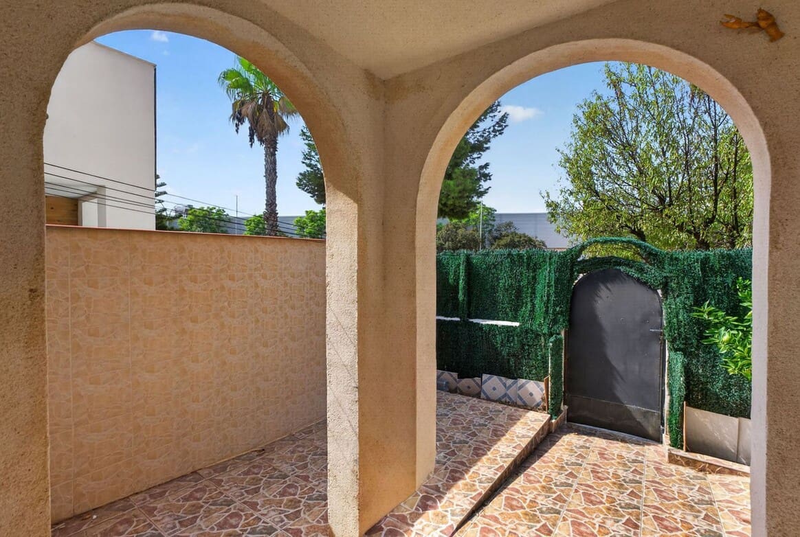 3 soveværelse Byhus til salg i Torrevieja med swimmingpool - € 184.000 (Ref: 10173452)