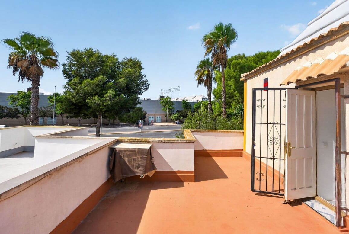 3 soveværelse Byhus til salg i Torrevieja med swimmingpool - € 184.000 (Ref: 10173452)