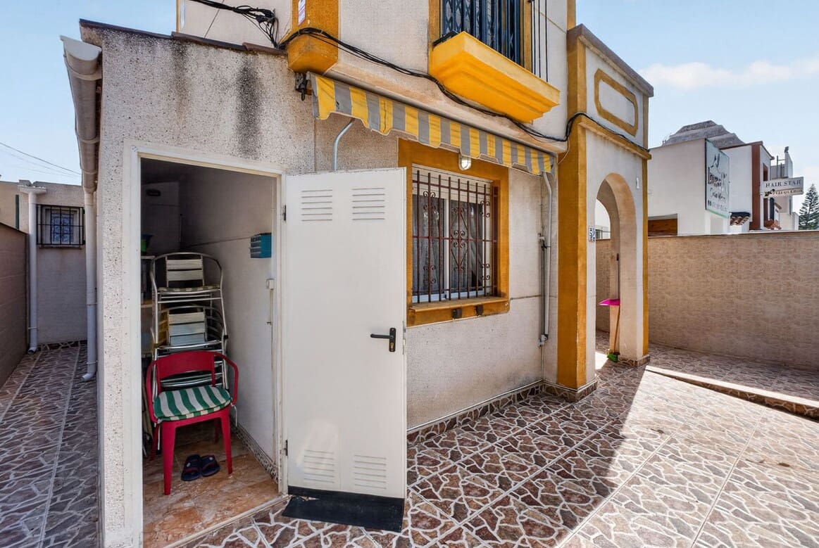 3 soveværelse Byhus til salg i Torrevieja med swimmingpool - € 184.000 (Ref: 10173452)