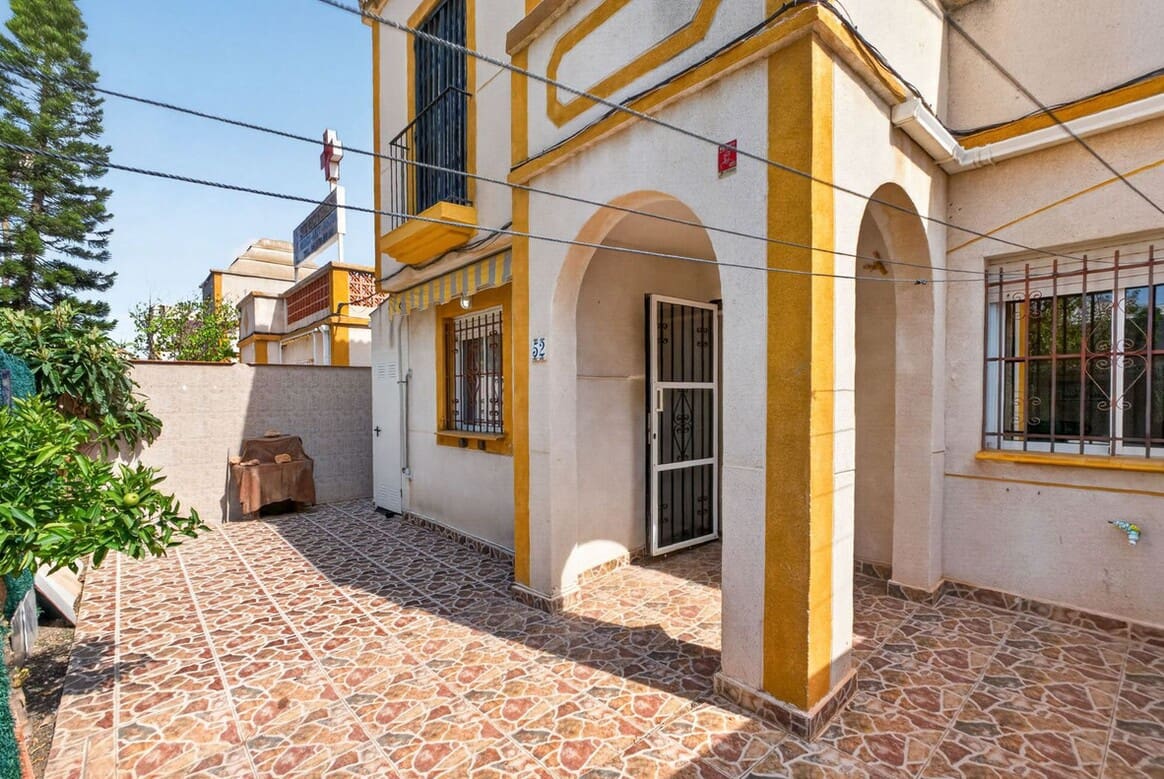 3 soveværelse Byhus til salg i Torrevieja med swimmingpool - € 184.000 (Ref: 10173452)