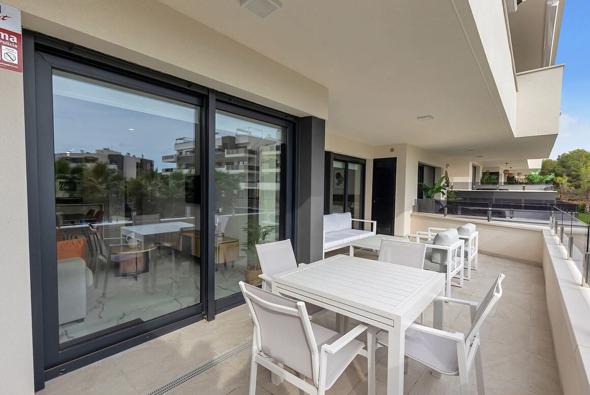Apartamento de 2 habitaciones en Orihuela en venta con piscina garaje - 284.900 € (Ref: 10173455)