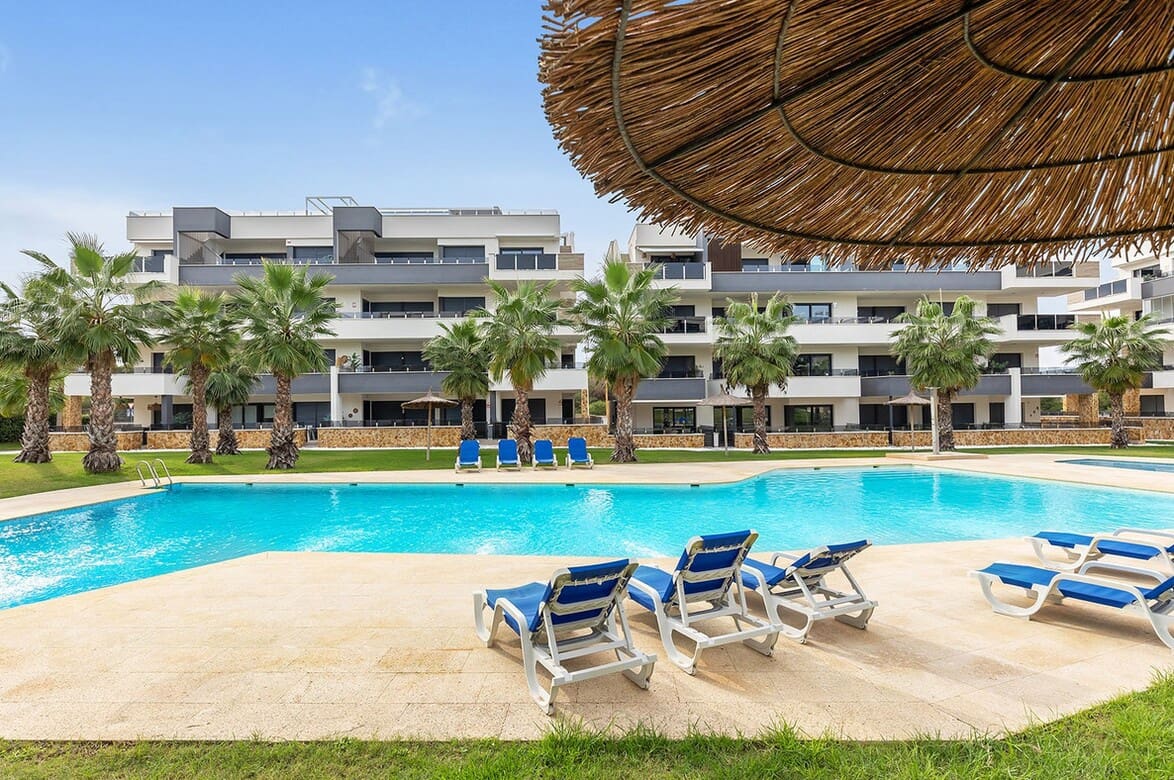 Apartamento de 2 habitaciones en Orihuela en venta con piscina garaje - 284.900 € (Ref: 10173455)