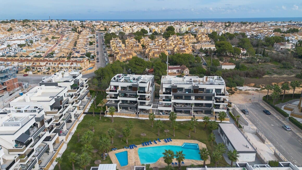 Apartamento de 2 habitaciones en Orihuela en venta con piscina garaje - 284.900 € (Ref: 10173455)