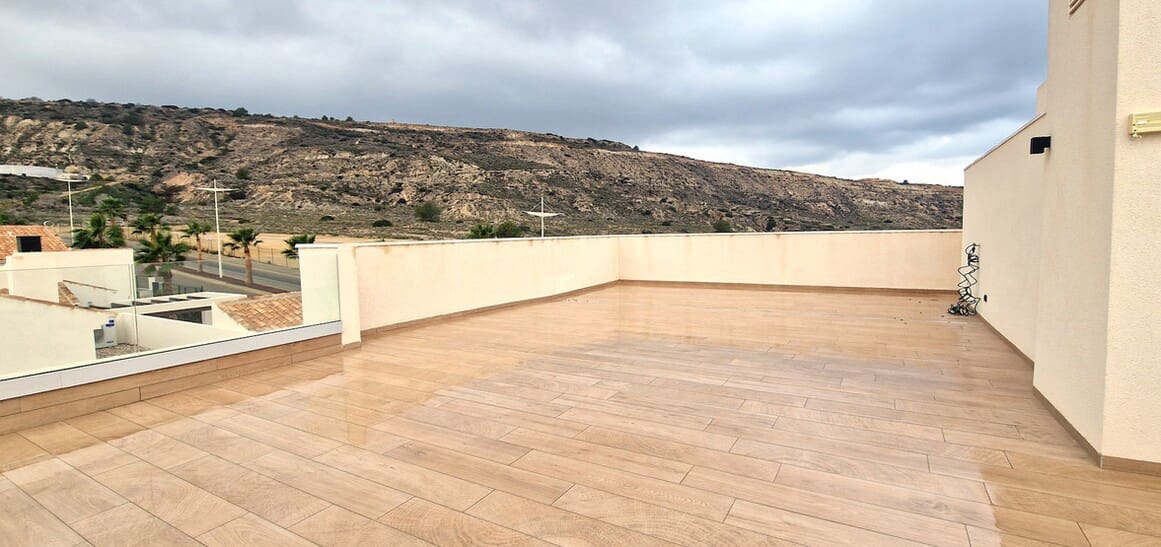 3 bedroom Villa for sale in Algorfa with pool garage - € 379,900 (Ref: 10173461)