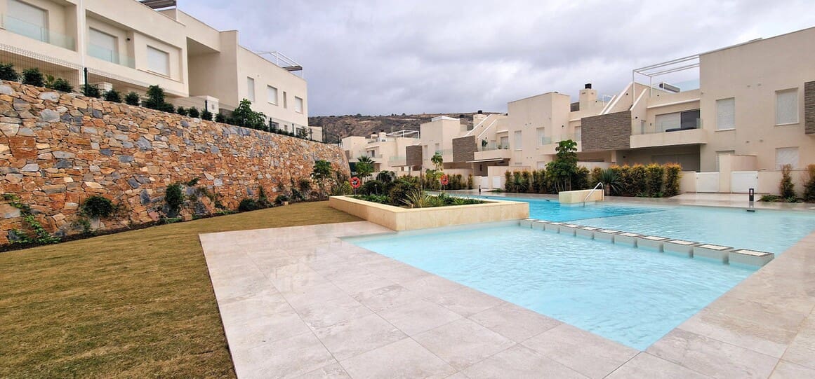 3 bedroom Villa for sale in Algorfa with pool garage - € 379,900 (Ref: 10173461)