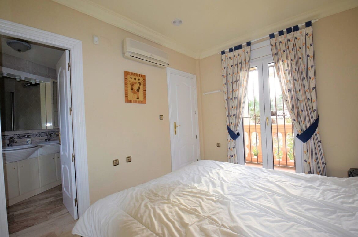 5 sovrum Villa till salu i Guardamar del Segura med garage - 680 000 € (Ref: 10173465)