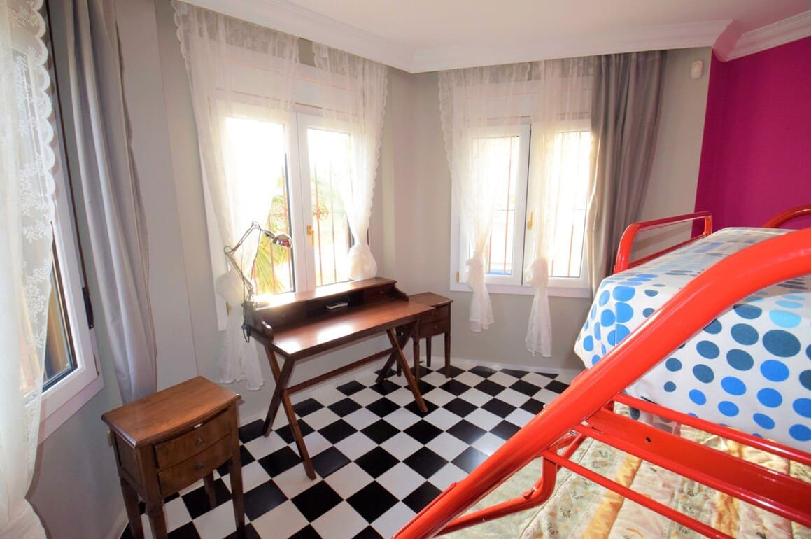 5 sovrum Villa till salu i Guardamar del Segura med garage - 680 000 € (Ref: 10173465)