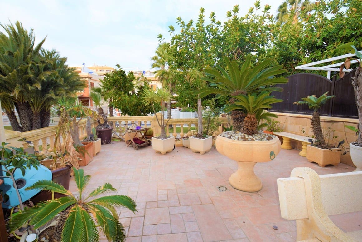 5 sovrum Villa till salu i Guardamar del Segura med garage - 680 000 € (Ref: 10173465)