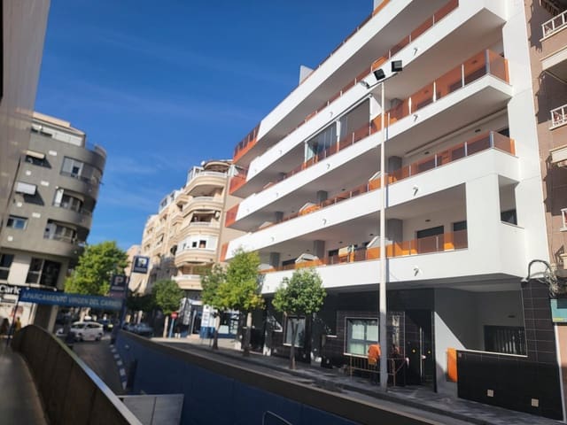 3 makuuhuone Huoneisto myytävänä paikassa Las Piscinas Naturales, Torrevieja mukana uima-altaan 
autotalli - 399 000 € (Ref: 10174476)