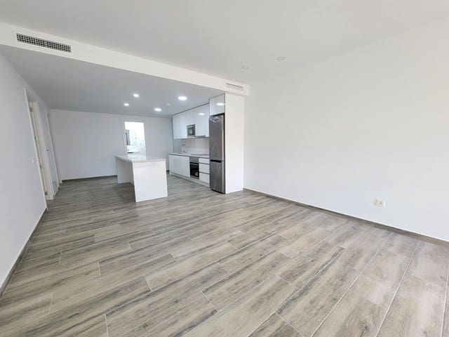 3 makuuhuone Huoneisto myytävänä paikassa Las Piscinas Naturales, Torrevieja mukana uima-altaan 
autotalli - 399 000 € (Ref: 10174476)