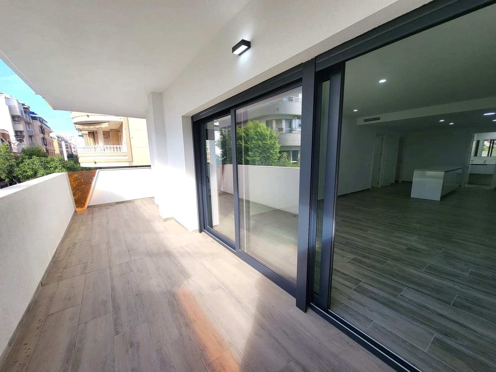 Apartamento de 3 habitaciones en Torrevieja en venta con piscina garaje - 399.000 € (Ref: 10174476)
