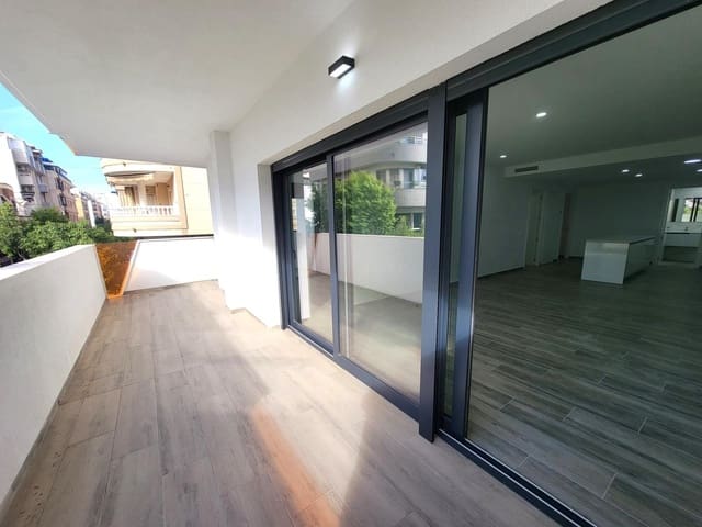 3 makuuhuone Huoneisto myytävänä paikassa Las Piscinas Naturales, Torrevieja mukana uima-altaan 
autotalli - 399 000 € (Ref: 10174476)