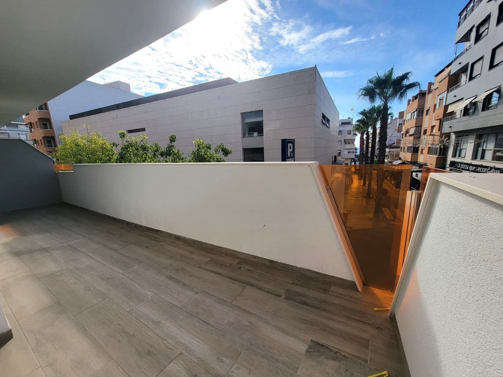 Apartamento de 3 habitaciones en Torrevieja en venta con piscina garaje - 399.000 € (Ref: 10174476)