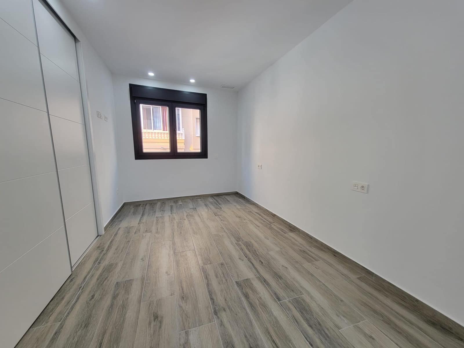 Apartamento de 3 habitaciones en Torrevieja en venta con piscina garaje - 399.000 € (Ref: 10174476)