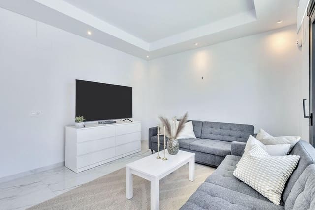 3 soverom Villa til salgs i Los Frutales, Torrevieja med svømmebasseng - € 749 900 (Ref: 10174480)