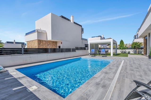 3 soverom Villa til salgs i Los Frutales, Torrevieja med svømmebasseng - € 749 900 (Ref: 10174480)