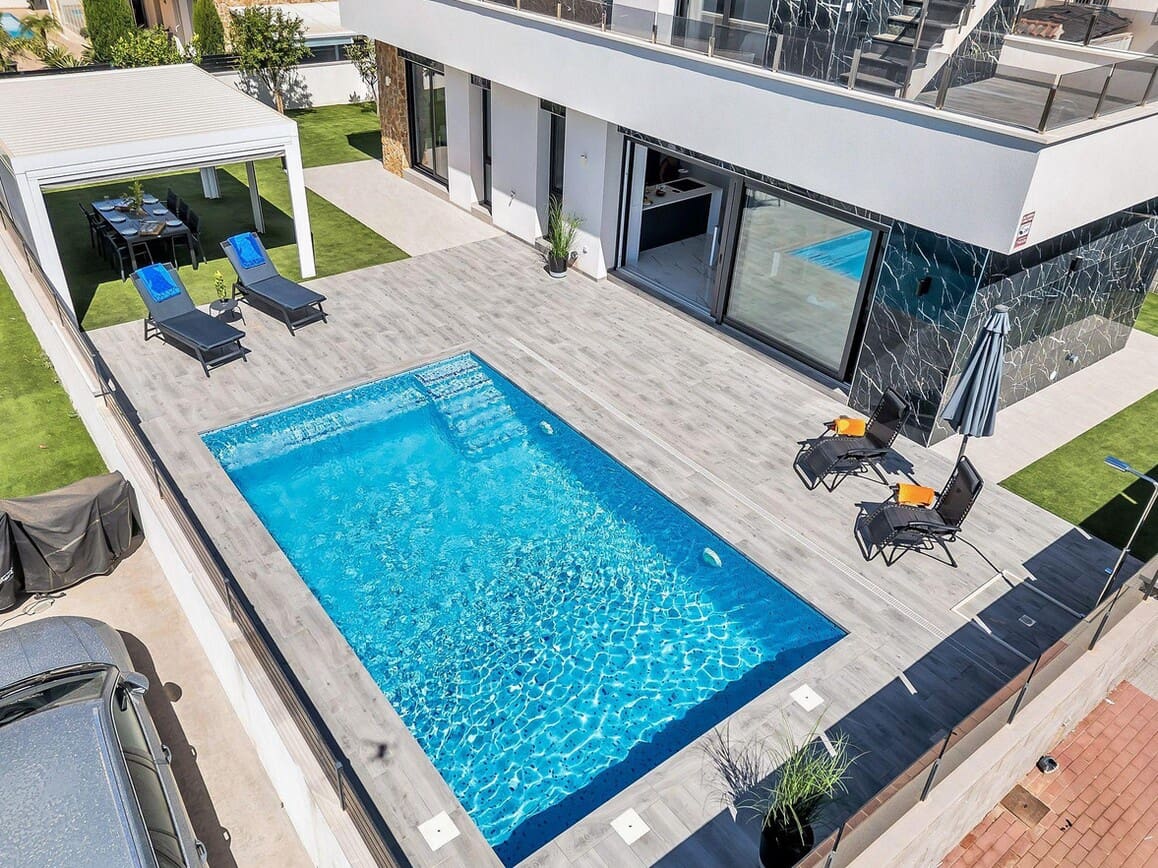3 soverom Villa til salgs i Torrevieja med svømmebasseng - € 749 900 (Ref: 10174480)