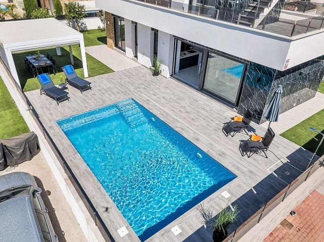 3 soverom Villa til salgs i Los Frutales, Torrevieja med svømmebasseng - € 749 900 (Ref: 10174480)