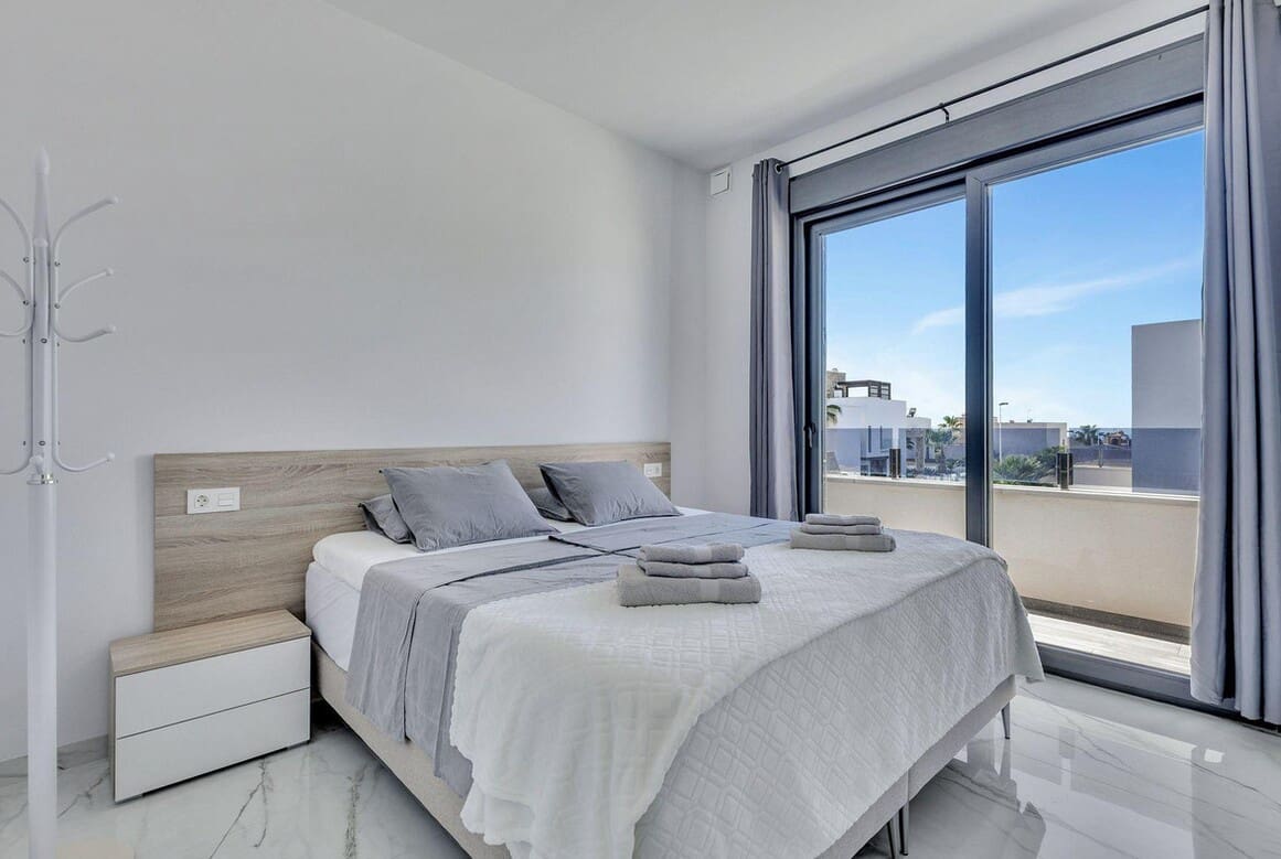 3 soverom Villa til salgs i Torrevieja med svømmebasseng - € 749 900 (Ref: 10174480)