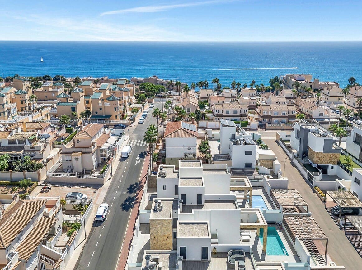 3 soverom Villa til salgs i Torrevieja med svømmebasseng - € 749 900 (Ref: 10174480)