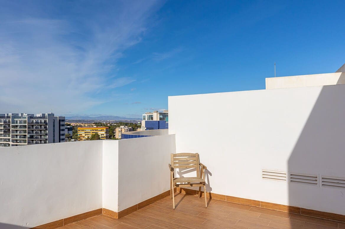 2 soveværelse Lejlighed til salg i Orihuela Costa med swimmingpool garage - € 665.000 (Ref: 10174485)