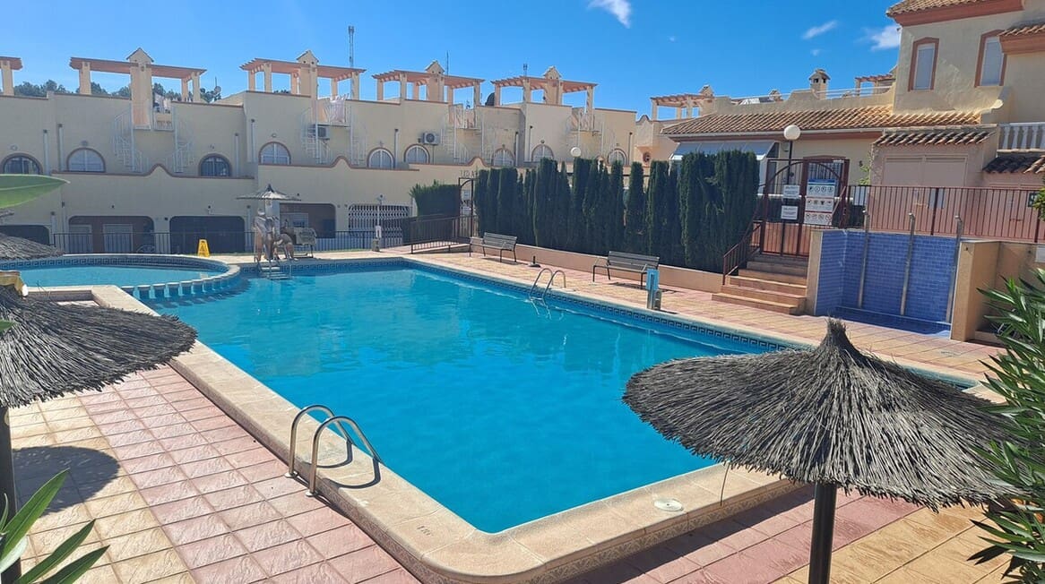 2 soverom Hus til salgs i Orihuela Costa med svømmebasseng garasje - € 194 995 (Ref: 10175871)