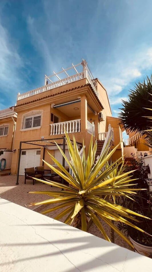 3 soveværelse Villa til salg i Orihuela Costa med swimmingpool - € 299.950 (Ref: 10175874)