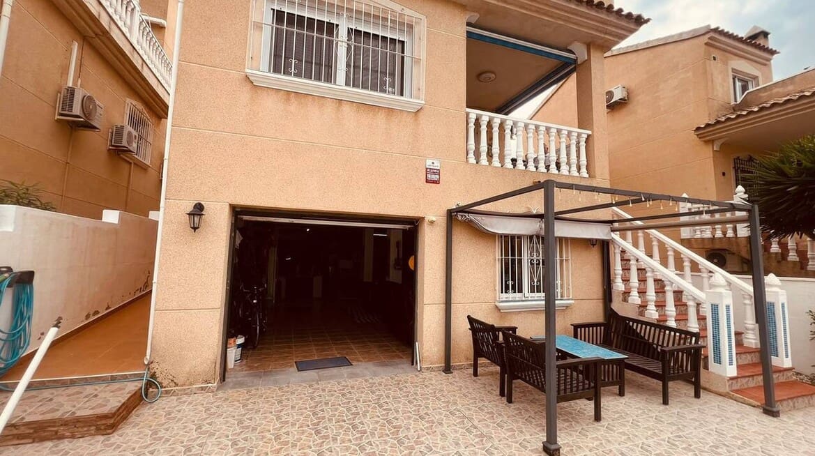 3 soveværelse Villa til salg i Orihuela Costa med swimmingpool - € 299.950 (Ref: 10175874)