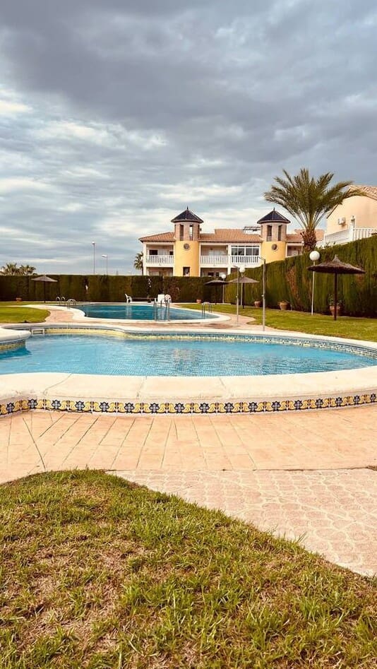 3 soveværelse Villa til salg i Orihuela Costa med swimmingpool - € 299.950 (Ref: 10175874)