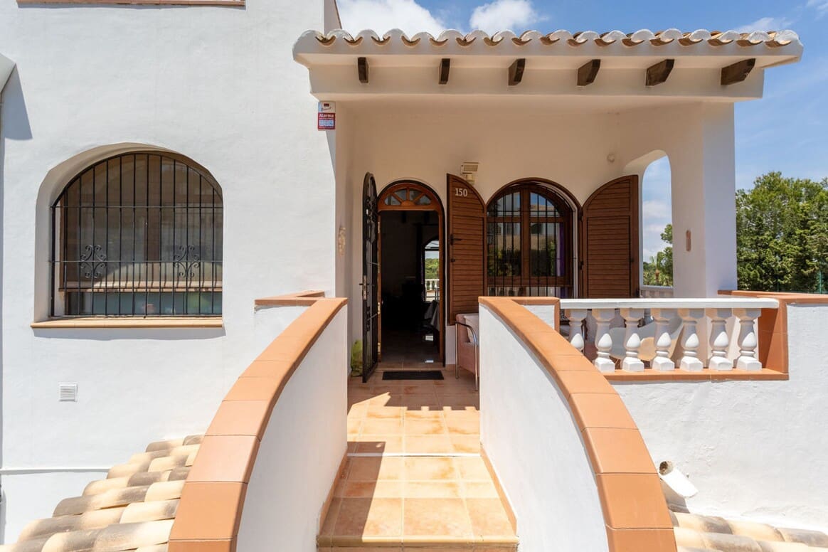 4 soveværelse Villa til salg i Orihuela Costa med swimmingpool garage - € 750.000 (Ref: 10175875)