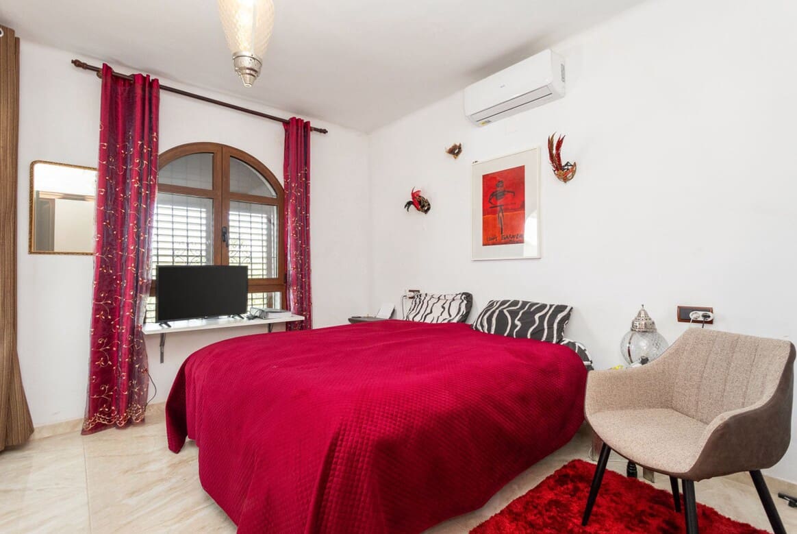 4 soveværelse Villa til salg i Orihuela Costa med swimmingpool garage - € 750.000 (Ref: 10175875)