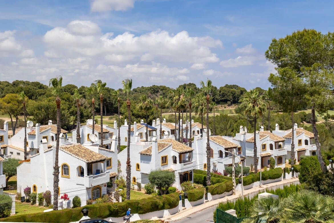 4 soveværelse Villa til salg i Orihuela Costa med swimmingpool garage - € 750.000 (Ref: 10175875)