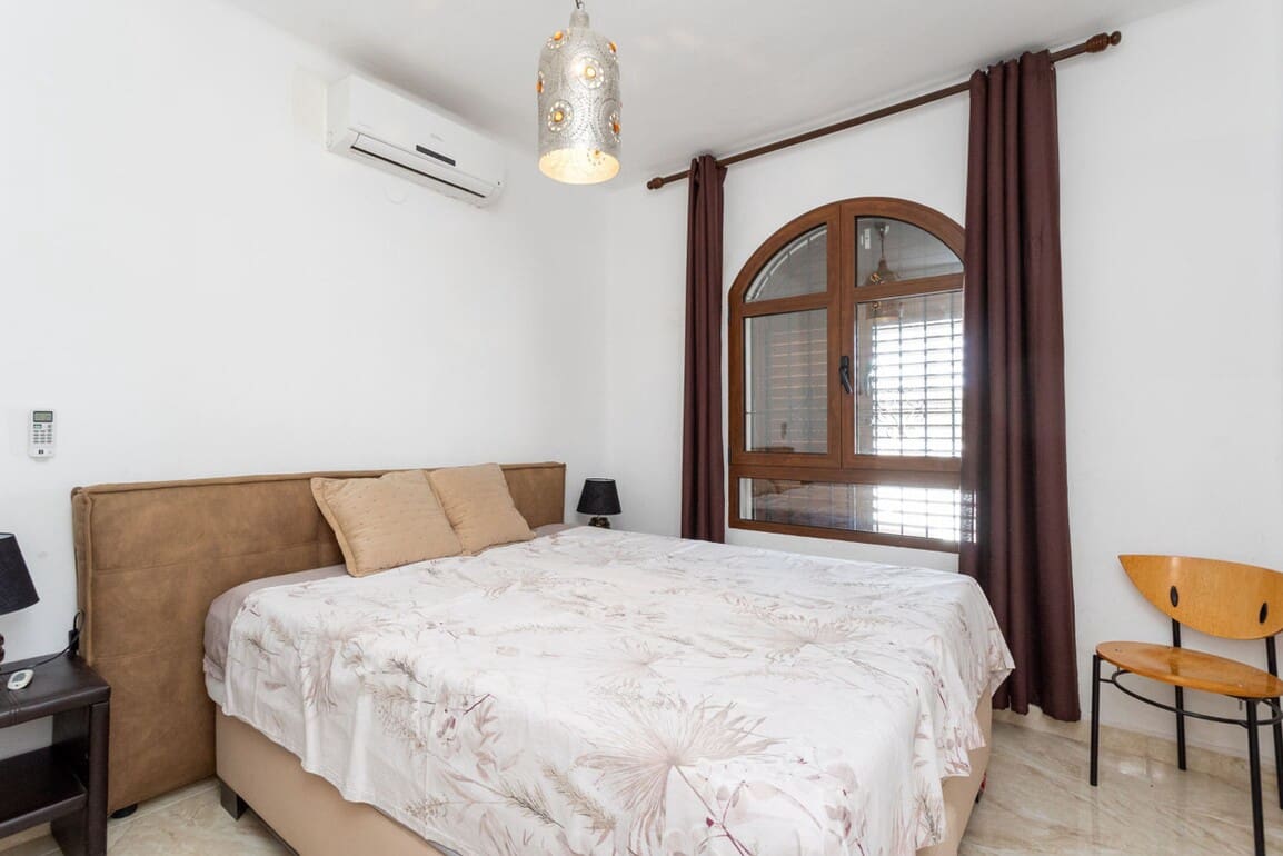 4 soveværelse Villa til salg i Orihuela Costa med swimmingpool garage - € 750.000 (Ref: 10175875)