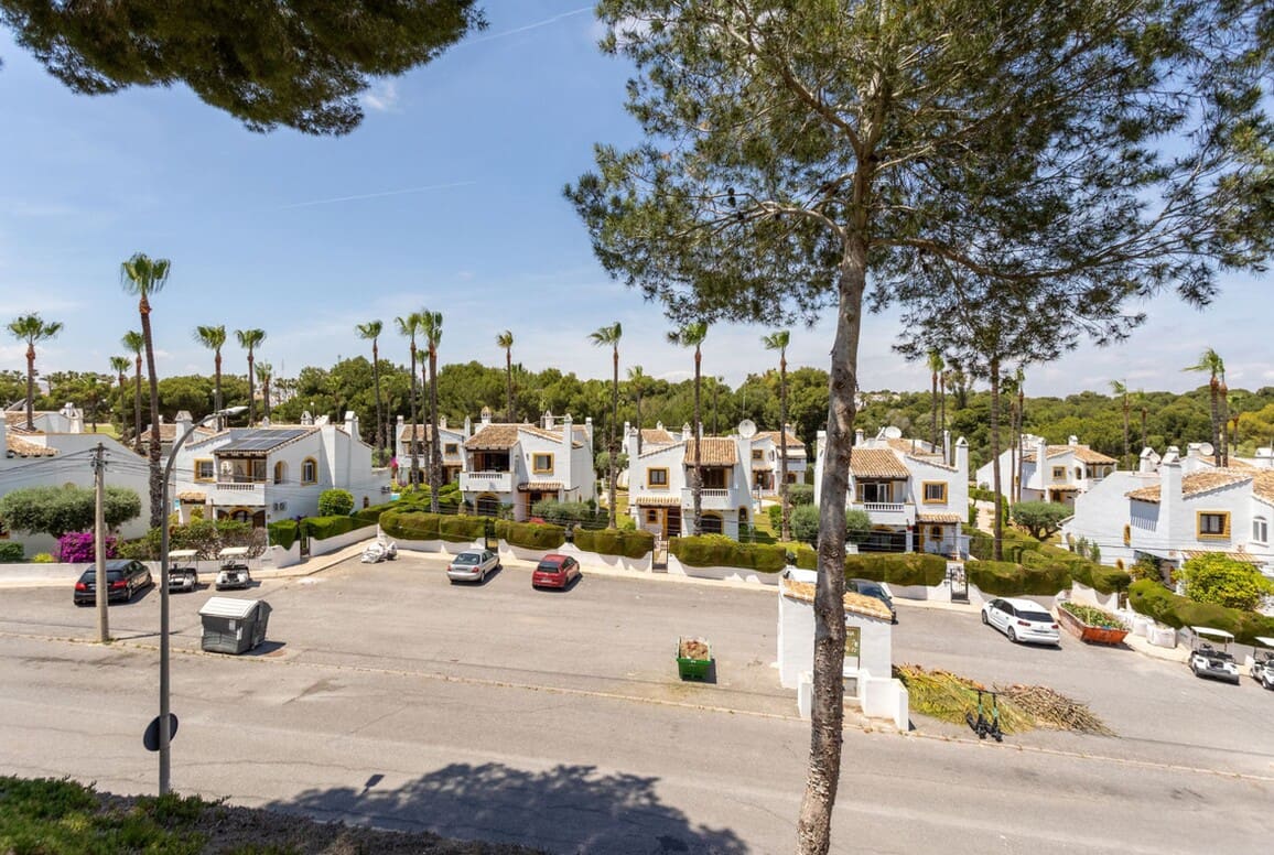 4 soveværelse Villa til salg i Orihuela Costa med swimmingpool garage - € 750.000 (Ref: 10175875)