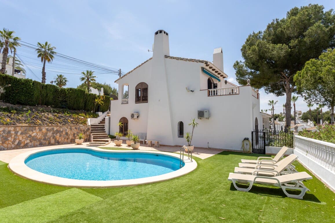 4 soveværelse Villa til salg i Orihuela Costa med swimmingpool garage - € 750.000 (Ref: 10175875)