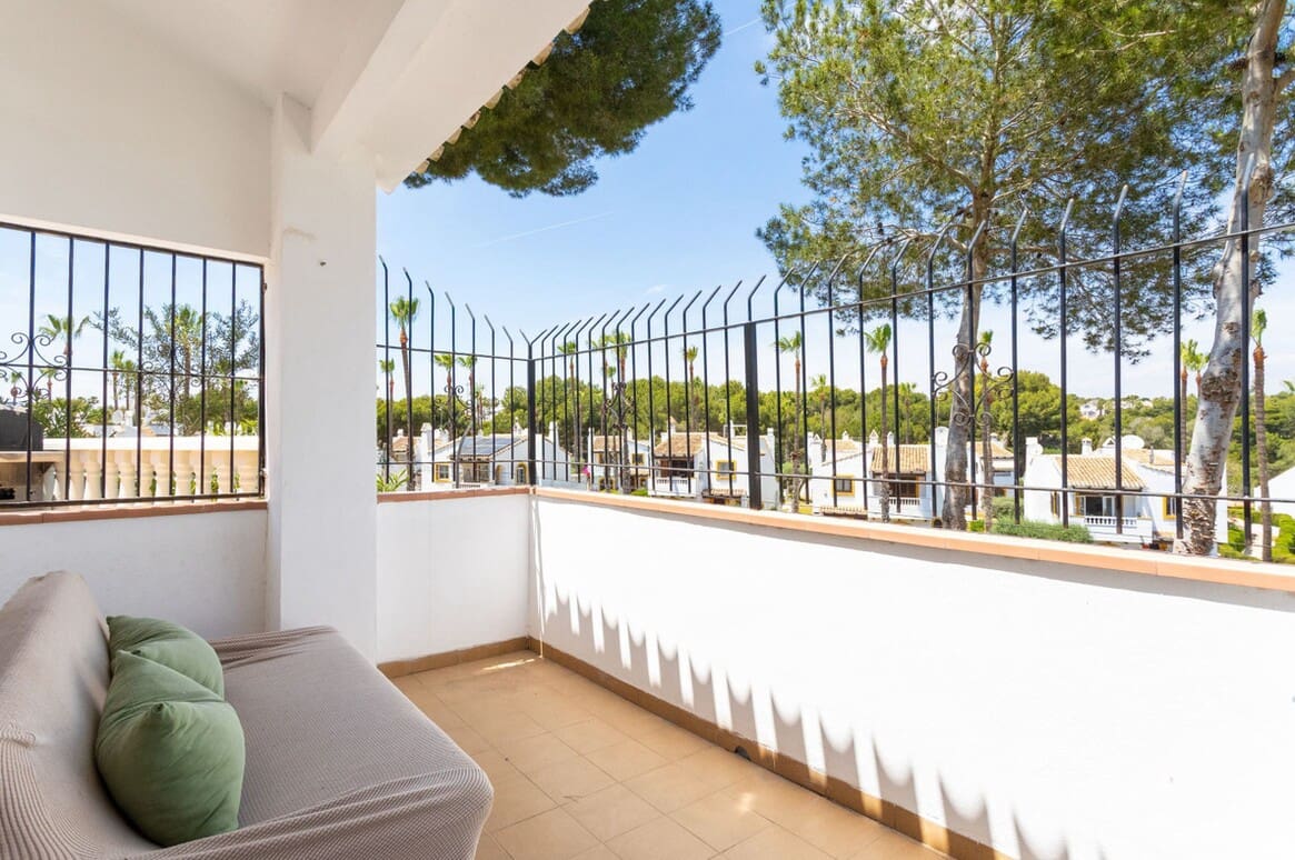 4 soveværelse Villa til salg i Orihuela Costa med swimmingpool garage - € 750.000 (Ref: 10175875)