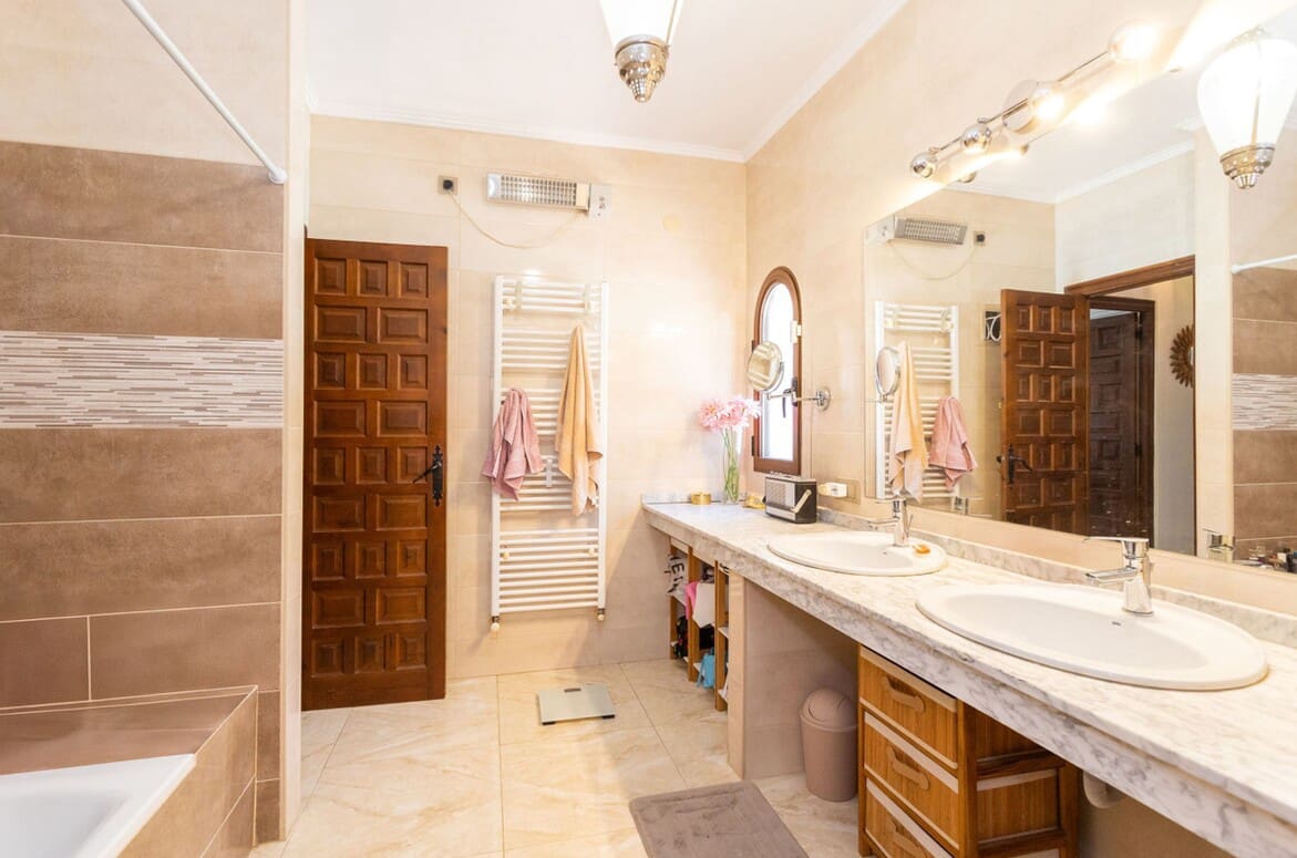 4 soveværelse Villa til salg i Orihuela Costa med swimmingpool garage - € 750.000 (Ref: 10175875)